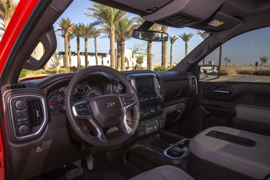 Интерьер Chevrolet Silverado LT Z71 TrailBoss Regular Cab 2019 года  (UAE) (фото 18 из 45)